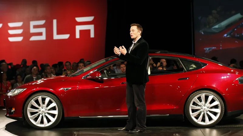 Patronul și directorul general al Tesla, Elon Musk, a fost dat în judecată de un acţionar care îl acuză că a încălcat acordul convenit în 2018 cu Comisia americană pentru bursă şi valori mobiliare. / Foto: businesshour.ro