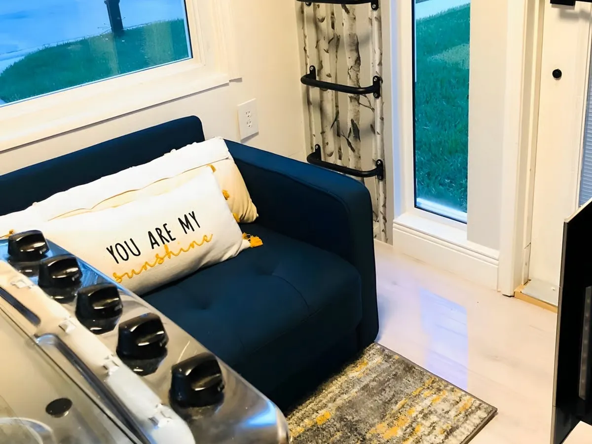 Cum arată „nano-casa” de 23.000 $? Are 3,5 metri lungime, baie, bucătărie, living și pat dublu - Foto: newatlas.com