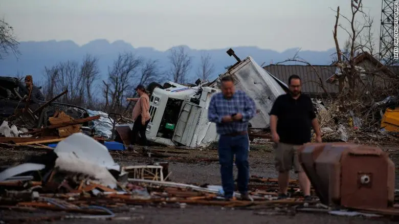 Urmările tornadelor devastatoare din SUA: Case din care a rămas doar fundația, mașini luate de vânt/FOTO: cnn.com