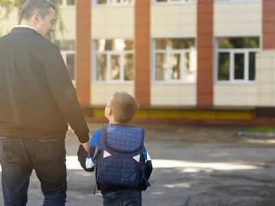 Ce să facă părinții care au cărți de identitate electronice și înscriu copiii la creșă și grădiniță - Foto: Freepik (rol ilustrativ)