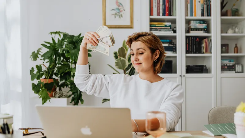 De ce nu e bine să crească acum salariul minim brut - Foto: Pexels/ Karolina Grabowska