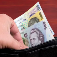 4 din 10 români cheltuie 90% din salariul lunar. Pe ce se duc cei mai mulți bani? - Foto: Profimedia Images (Imagine cu rol ilustrativ)