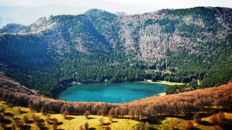 Lacul Sfânta Ana - Foto: Destinații de vacanță