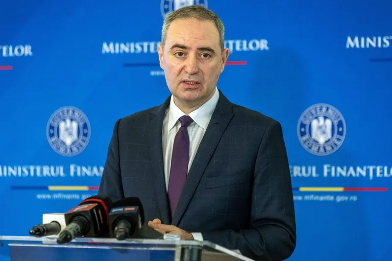 Alexandru Nazare, ministrul Finanţelor, &icirc;n conferinţă de presă - Foto: INQUAM PHOTOS/Gyozo Baghiu