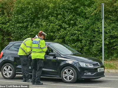Echipaj de poliție în UK - Foto: Dailymail.co.uk
