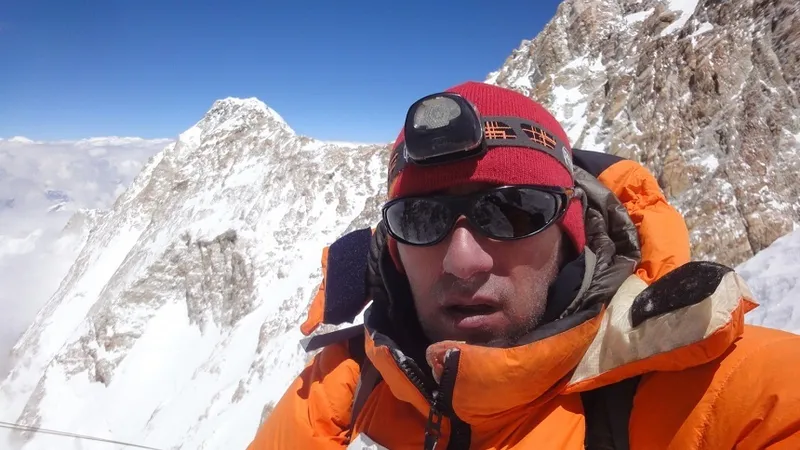 Horia Colibăşanu, primul român care cucerește vârful Kangchenjunga din Himalaya. / Foto: news.ro