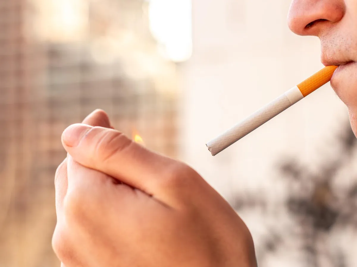 S-au apucat de fumat la 11-12 ani și au făcut infarct la 25. Care sunt riscurile fumatului la vârstă fragedă?