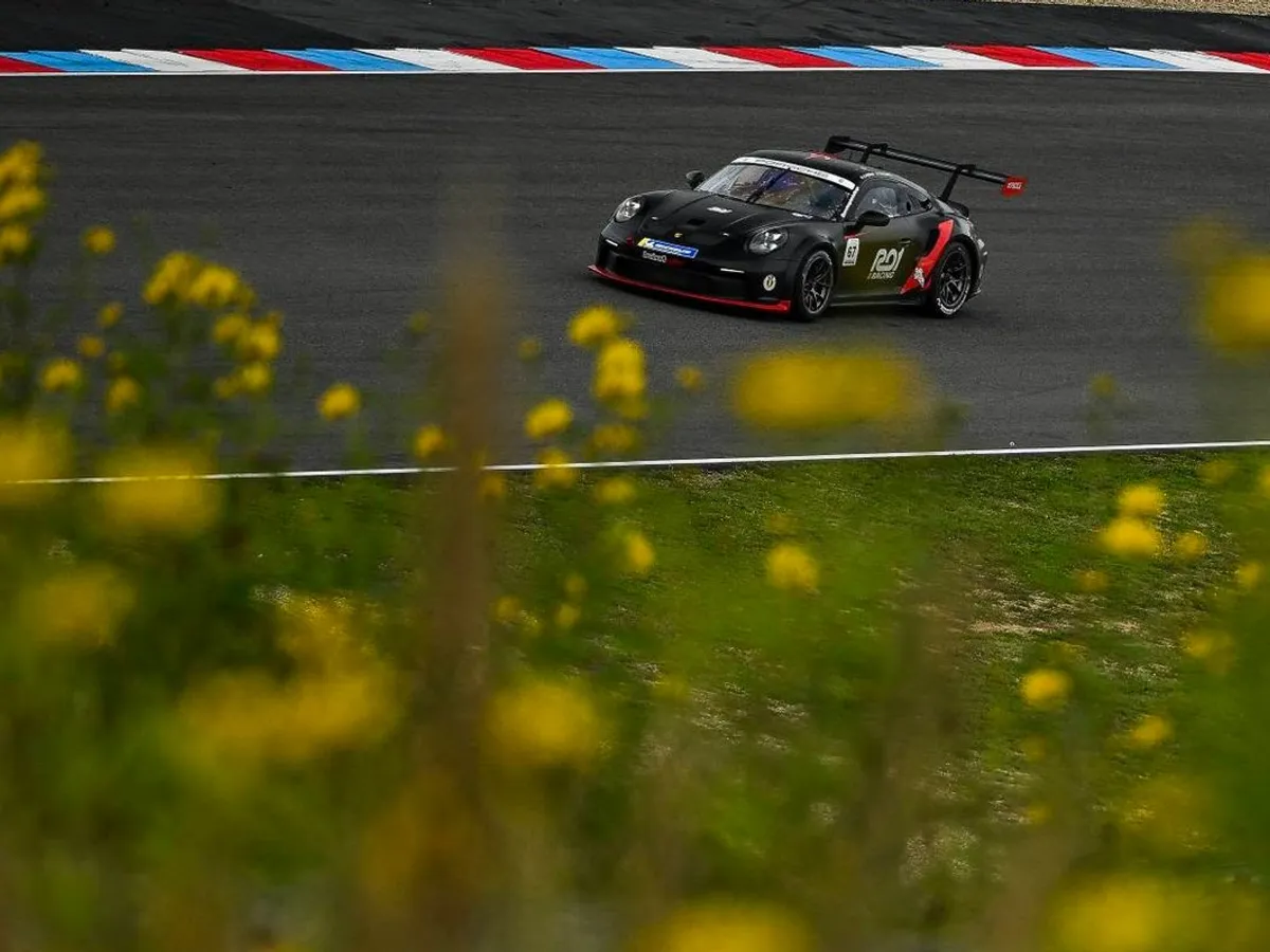 Florin Tincescu a câștigat titlul de vicecampion european în Porsche Sprint Challenge Europe 2026, la clasa AM - Foto: Facebook / Tincescu Florin