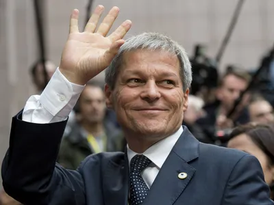 Dacian Cioloş, acum 11 ani, când devenise premier - Foto: Profimedia Images