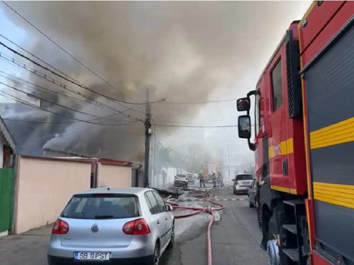 Incendiu violent pe o stradă din București. S-a suplimentat dispozitivul de intervenție. Un rănit - Foto: ISU B-IF