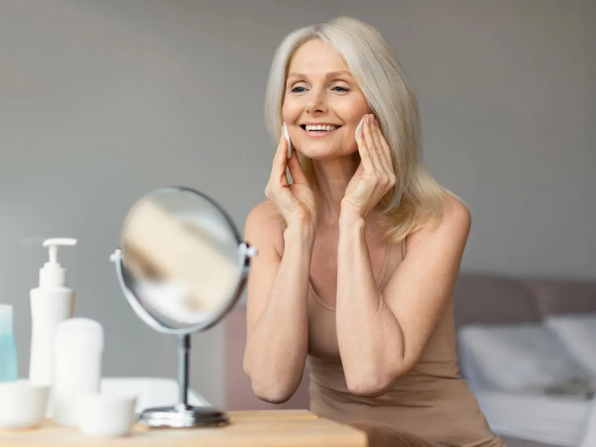 „Botoxul” natural care îți menține fața fermă după 50 de ani. Este gratuit și îl poți face singură acasă