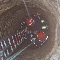 Un bărbat a căzut într-o fântână adâncă de 7 metri. A fost salvat printr-o minune de pompieri Foto: ISU Botosani