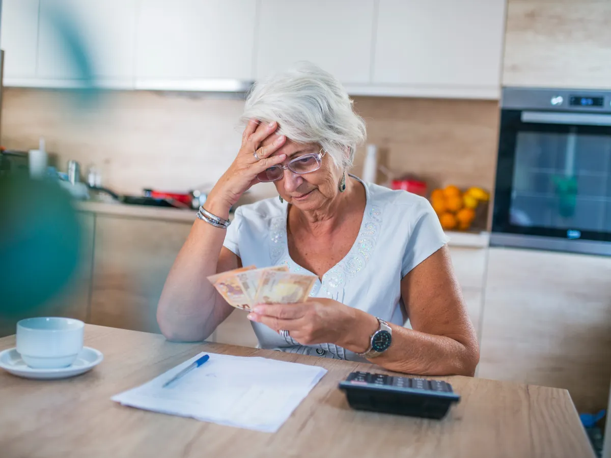 Pensionară la pensie - Foto: Freepik