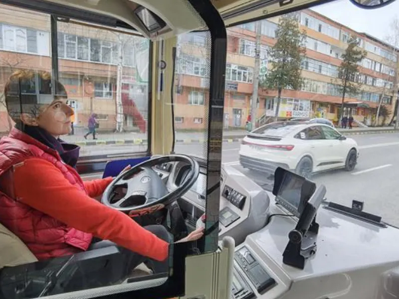 Povestea româncei șofer de autobuz la Torino care s-a întors în România. Conduce la Suceava. - Foto: monitorulsv.ro