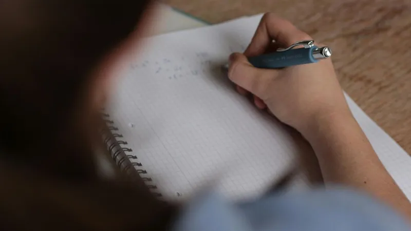 „Nu cred că vor fi mulți de 10”. Greu cu notele maxime la Matematică, la Evaluare - Foto: Pexels/Louis Bauer