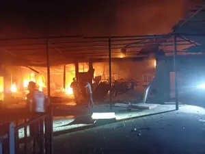 Atac cu rachete "Katiuşa" asupra aeroportului din Kirkuk, Irak. O altă rachetă a lovit un casă - Foto: X