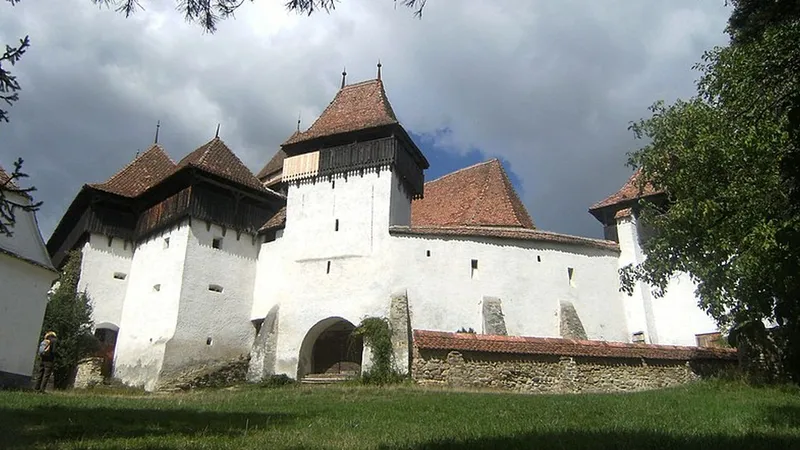 Biserica fortificată din Viscri - Foto: Wikimedia/Anamaria Sidonia Ravar/CC BY-SA 3.0 ro