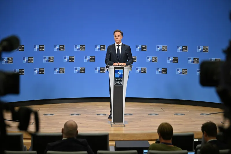 Mark Rutte, în conferinţă de presă la Bruxelles - Foto: Profimedia Images