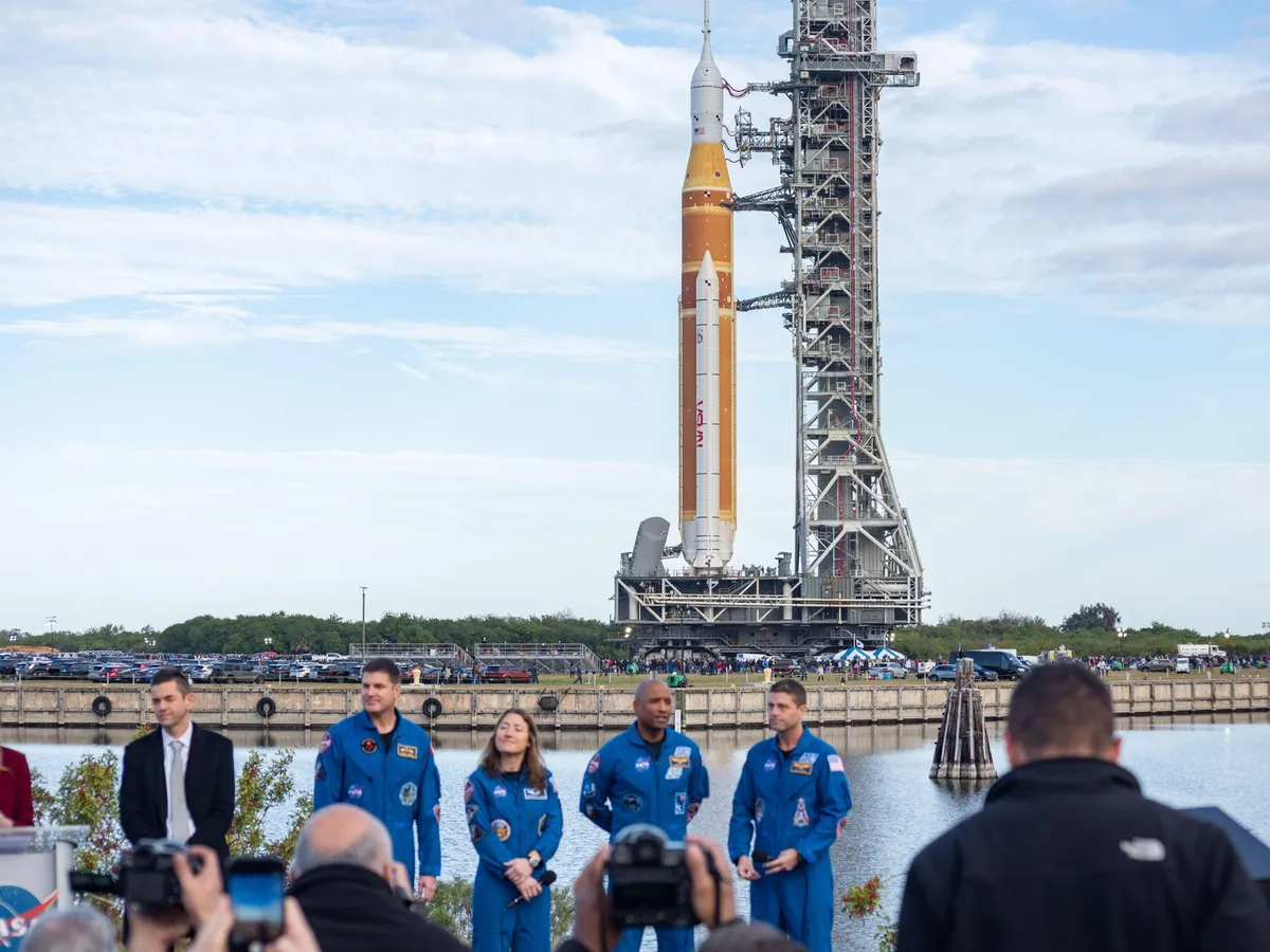 VIDEO Cum arată racheta uriașă SLS pregătită de NASA pentru Artemis II, prima misiune pe Lună după 50 de ani