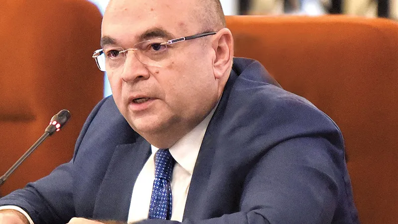 Dr. Radu Vlădăreanu, președintele Societății de Obstetrică și Ginecologie, arată că spitalele publice trebuie să ofere acces femeilor la avort la cerere