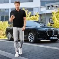 S-a terminat supremația iPhone. Mașinile BMW pot fi parcate de la distanță și cu Samsung și Motorola - Foto: BMW