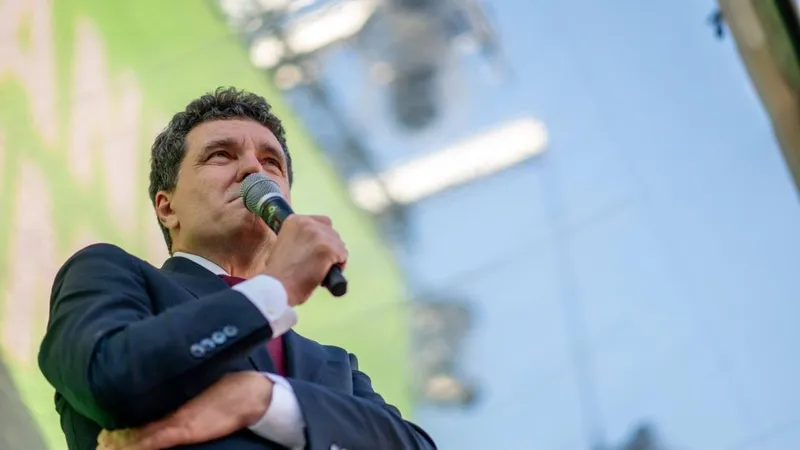 Nicuşor Dan, în turneu electoral pentru Preşedinţia României - Foto: Profimedia Images