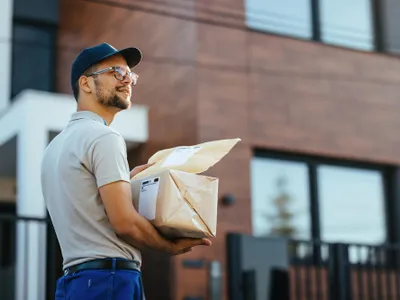 Curier - Foto: Freepik (rol ilustrativ)