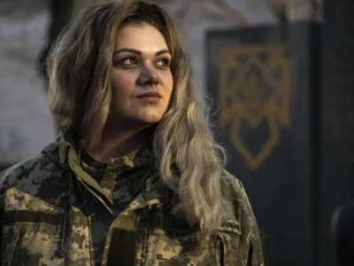 „Femeile luptă la fel de bine ca bărbații”. Fostul trimis special al SUA, Keith Kellogg, susține extinderea mobilizării în Ucraina