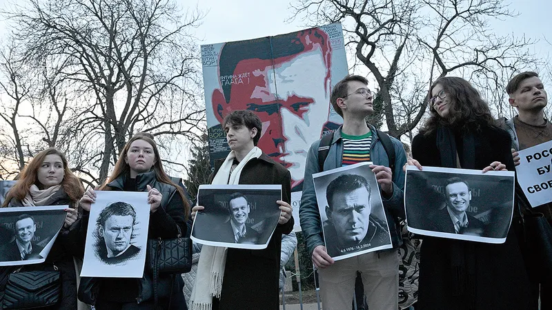 SOLIDARITATE O demonstrație în memoria politicianului rus a avut loc la 16 februarie 2024, în Piața Boris Nemțov din Praga, unde se află Ambasada Rusiei - Foto: Profimedia Images