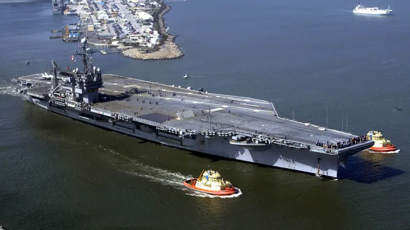 Marina SUA vinde portavion de 320 m lungime cu un dolar. De ce? A participat la Războiul din Golf - FOTO: US Navy