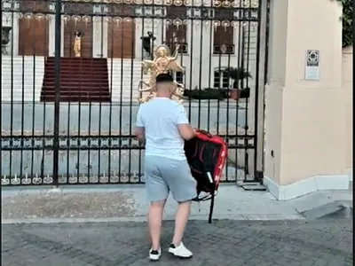 Un livrator de pizza a anunțat ce vrea să facă cu bacșișul primti de la Gigi Becali Foto: captură TikTok