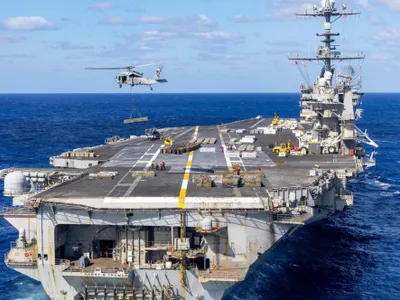 Haos pe portavionul USS Harry S. Truman. Un crucișător american a confundat propriile avioanele F/A-18 Super Hornet cu rachete inamice