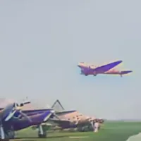 În anii ‘30-‘40 românii mergeau cu avionul de la Constanța la Balcic. Biletul? 50% cât la tren - Foto: captură video