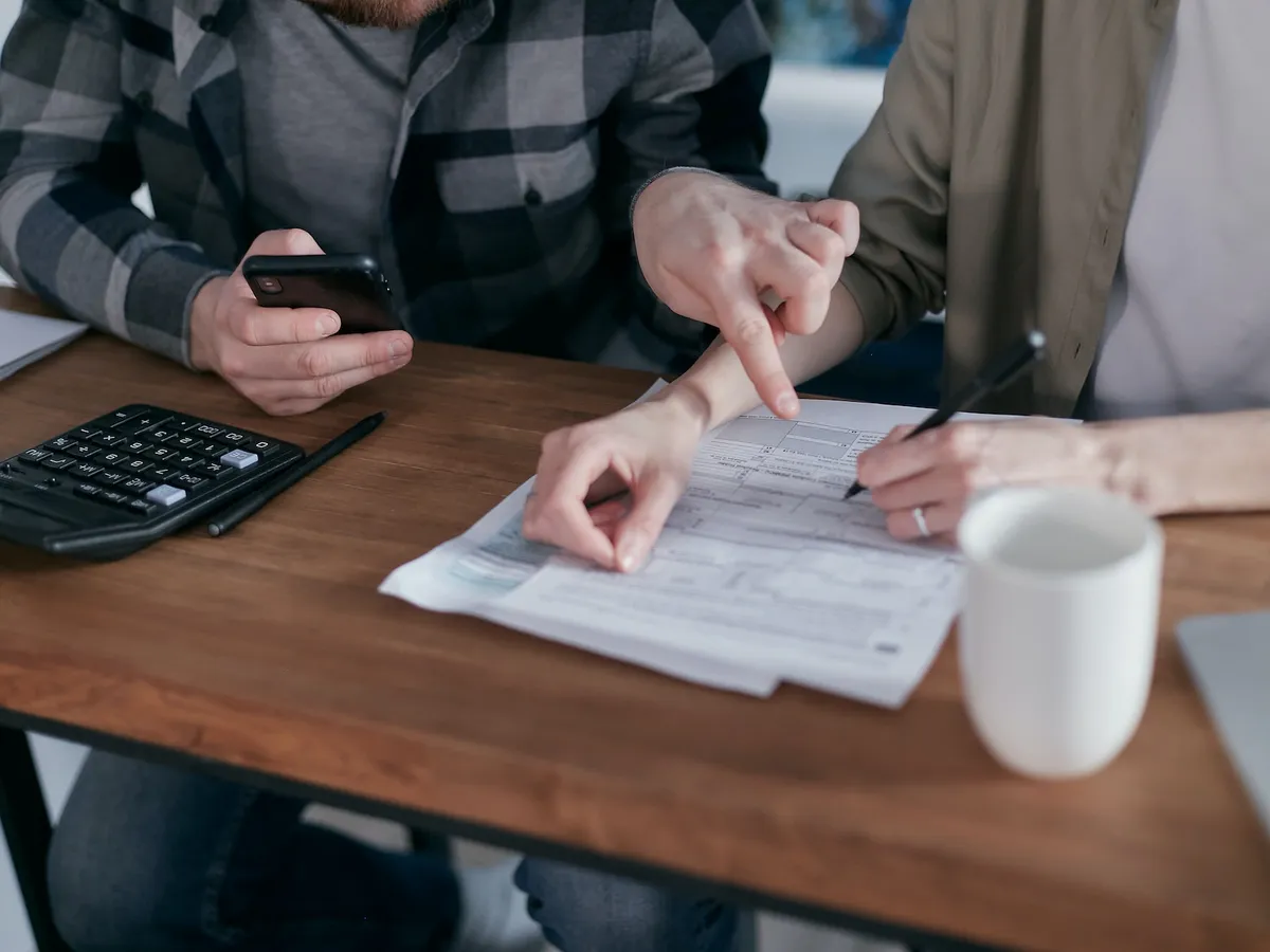 I-au făcut contract la curent după copia de la buletin depusă la angajare: FOTO - PEXELS
