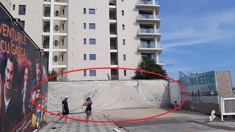 În imagine, locul unde era bufetul lui Murad, iar în spate se vede complexul de lux al lui Cârstocea. Sursa: Info Sud-Est