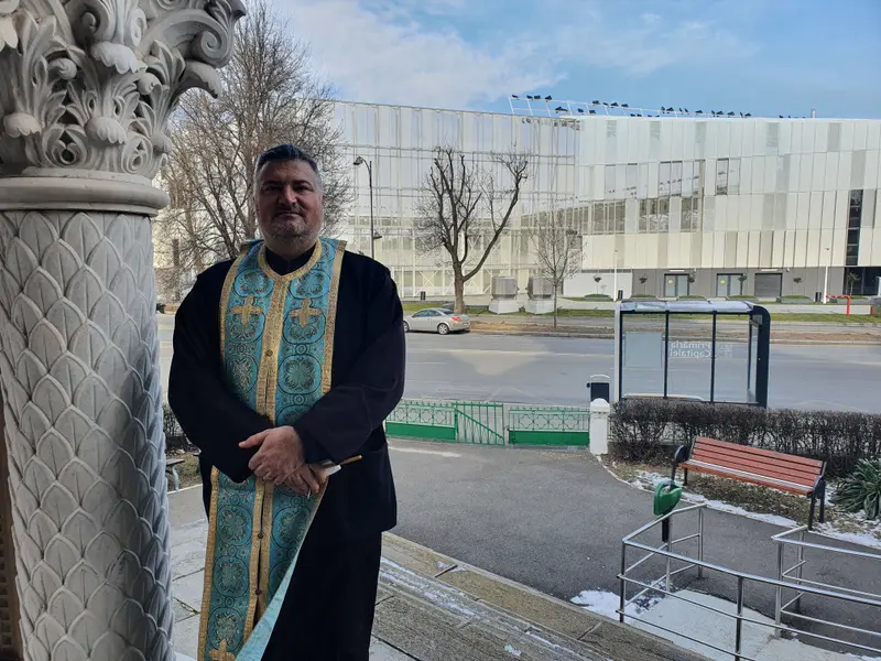 Părintele Gabriel Cazacu, parohul Bisericii Cașin Foto: Mihai Duță