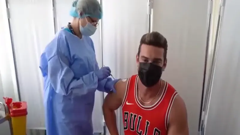 Dorian Popa, vedeta cu trei milioane de urmăritori, s-a vaccinat anti-COVID / FB
