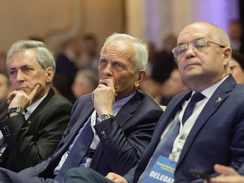 Emil Boc, Theodor Stolojan si Marcel Vela participa la Congresul Extraordinar al Partidului National Liberal - Foto: INQUAM PHOTOS/George Călin