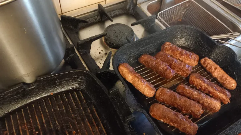 Restaurant faimos, închis de ANPC: after-school ilegal la subsol. Mizerie și copii expuși riscurilor
