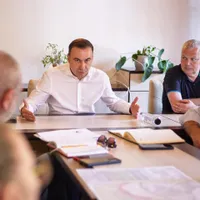 Bătaie de joc într-o companie de stat din Energie. Conducerea, premiată cu 10% „bonus de femeie” - Foto: Facebook/Bogdan Ivan
