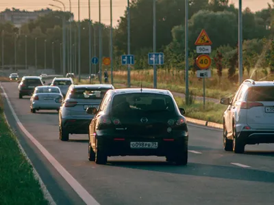 Autovehicule pe o șosea - Foto: Pexels (cu rol ilustrativ)