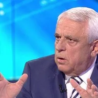 Omul care îndepărtează grindina/FOTO: a3.ro