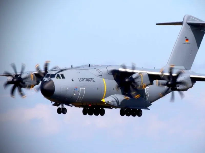 China, acuzată că a țintit cu laser un avion german în Marea Roșie. Berlinul cere explicații - Foto: Profimedia images