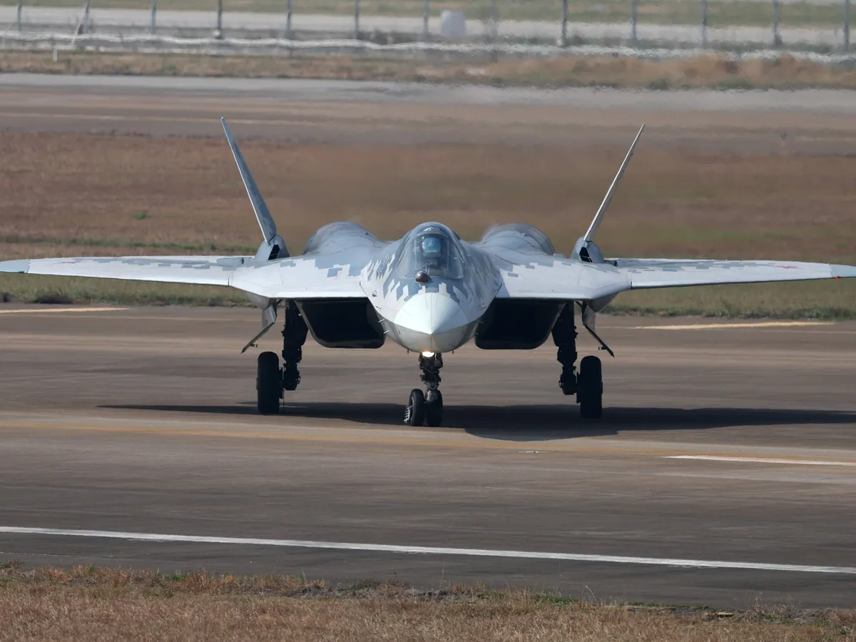 VIDEO China a râs de avionul rusesc invizibil SU-57E de 100.000.000$. A refuzat să îl cumpere. Decolează greu