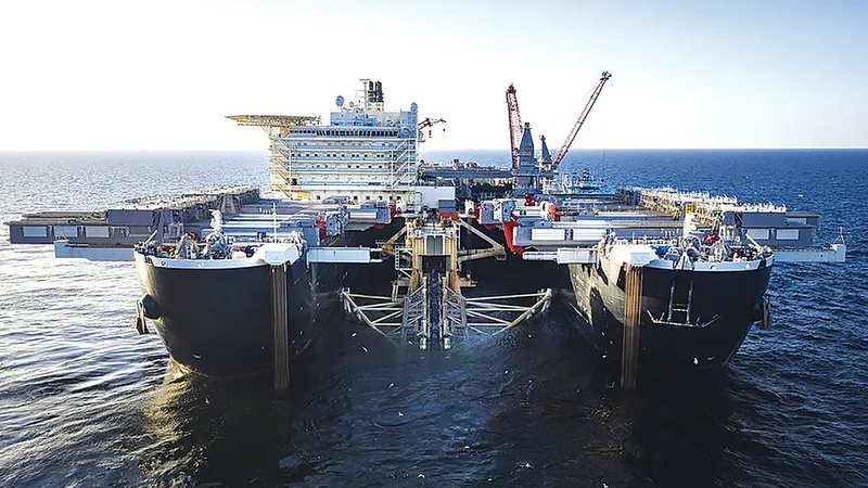 EXPLOATARE ȘI INTERESE MARI Pioneering Spirit, instalând Nord Stream 2