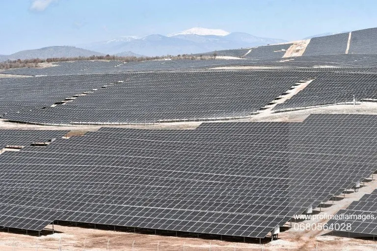 ”Fermă” de panouri fotovoltaice în regiunea Kozani, Grecia. / Foto: Profimedia