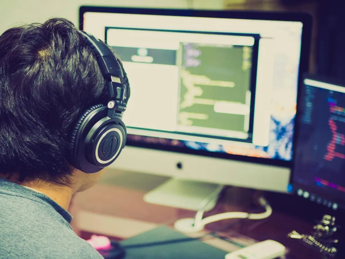 Cât este salariul mediu net în sectorul fără care România acum era în criză - Foto: Pexels/hitesh choudhary