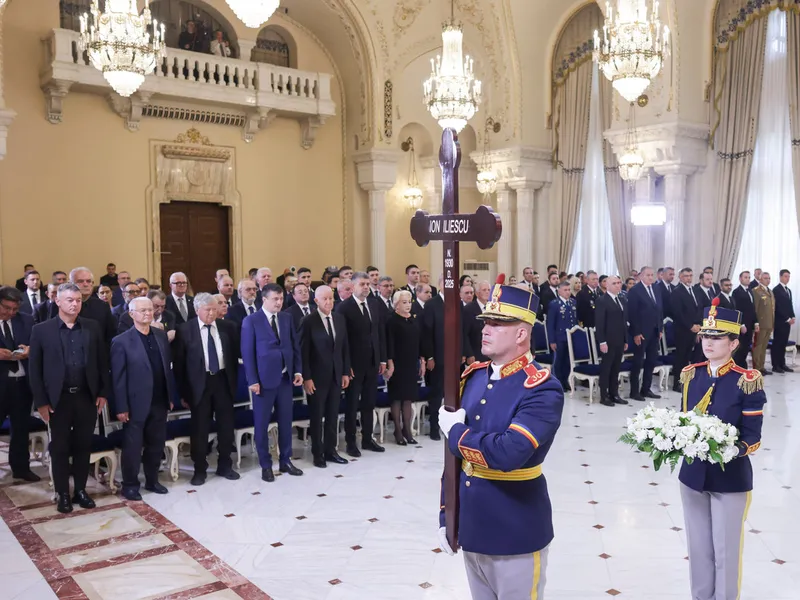 Iliescu, înmormântat cu onoruri militare. Cristi Pațurcă compune Imnul Golanilor. Moare sărac - Foto: INQUAM PHOTOS / George Călin