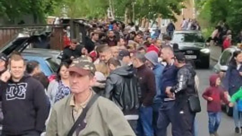 Cozi impresionante la vot în Birmingham. FOTO: Mihail Iordan
