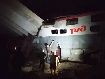 Un pod a „explodat” și a căzut pe un tren în Rusia, la granița cu Ucraina. Cel puțin 7 morți - Foto: News.ro